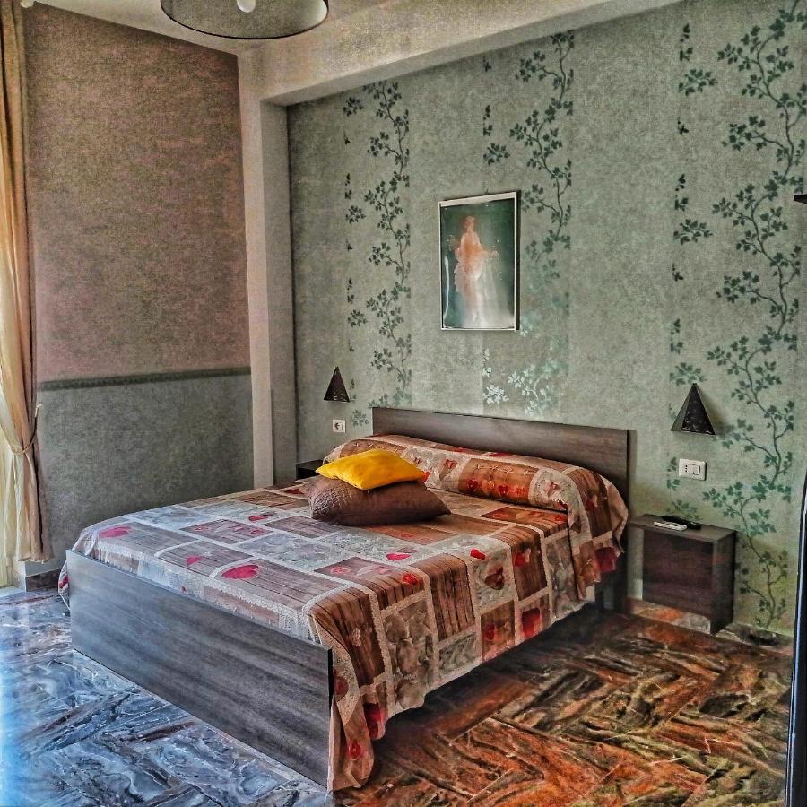 Little Hot@L Hotel Помпей Екстериор снимка