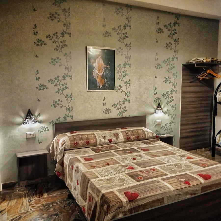 Little Hot@L Hotel Помпей Екстериор снимка